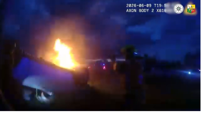 VIDEO Dramaticke zabery z kotrych mrazi policajti zachranili muza z prevrateneho horiaceho auta