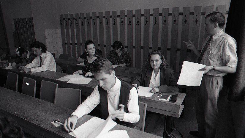Za kluce od auta na medicinu Aka bola korupcia na vysokych skolach pocas socializmu a preco dnes prijimaju studentov bez prijimacich skuzok
