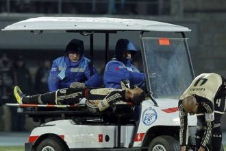 Zasah do intimnych partii Futbalistu zrazilo na travniku sanitarne auto rozzureny trener krical na sofera
