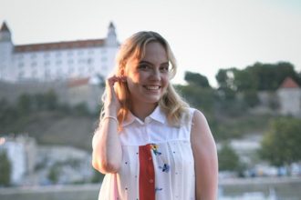 Zo serilov priamo do politickho boja Znma slovensk hereka chce by poslankyou v Petralke