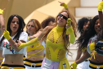 jedna tancovala ako skolacka druha ohurila vraskami a tvarou bez botoxu shakira a salma hayek boli hviezdami ms vo futbale