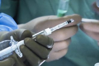 Isla na operaciu clenka zobudila sa s vatou v ustach tinedzerke pri zlej narkoze vybrali vsetky zuby mudrosti