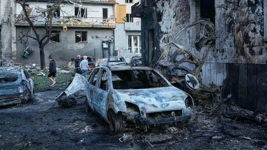 Najvacsia balisticka smrst od zaciatku vojny Rusko zasypalo Kyjev rekordnou salvou rakiet Ukrajina zautocila na citlive ropne sklady Svet Spravy