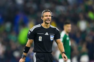 Najvacsia chyba mojho zivota Sedel pri stole ked dnu vtrhla policia Pozvanie na chatu takmer zruinovalo jeho karieru MS 2026 Futbal Sportweb