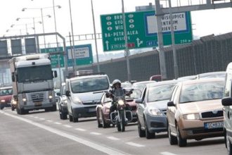 Nevidane aj na pracovne rano Na kratkom useku D1 sa stali styri nehody Regiony Spravy