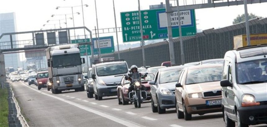 Nevidane aj na pracovne rano Na kratkom useku D1 sa stali styri nehody Regiony Spravy