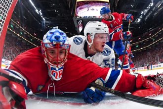 Slafkovskeho kamarat v baliku Brankar Montrealu Dobes podpisal multimilionovu zmluvu NHL Hokej Sportweb