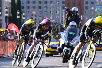 Tour odstartovala timovou casovkou V zltom ju zacina Vingegaard Cyklistika Sportweb
