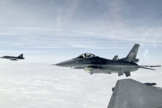 Vazna strata pre ukrajinske letectvo Pri odrazani utokov sa zrutila stihacka F 16 pilot vyviezol bez zraneni