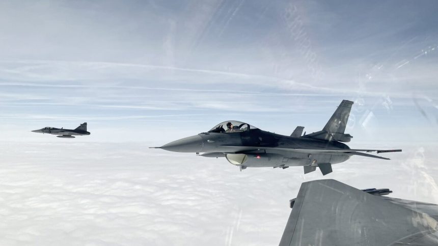 Vazna strata pre ukrajinske letectvo Pri odrazani utokov sa zrutila stihacka F 16 pilot vyviezol bez zraneni