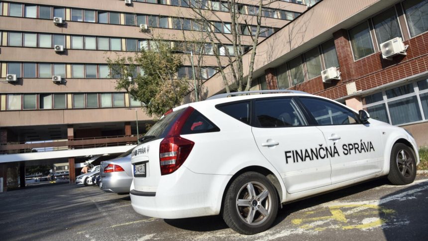 Vyse 22 tisic firemnych aut pod lupou Danove urady preveruju aj luxusne sportove automobily Ekonomika Spravy