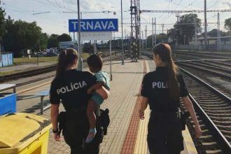 dvojrocny chlapec sa vlakom vydal bez mamy ta po pade nestihla nastupit regiony spravy
