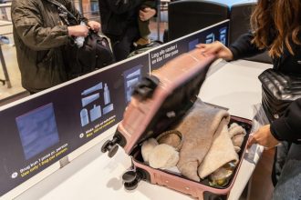 koniec plneniu do miniflasticiek tieto letiska uz povolia do lietadla az dva litre tekutin ako su na tom slovenske