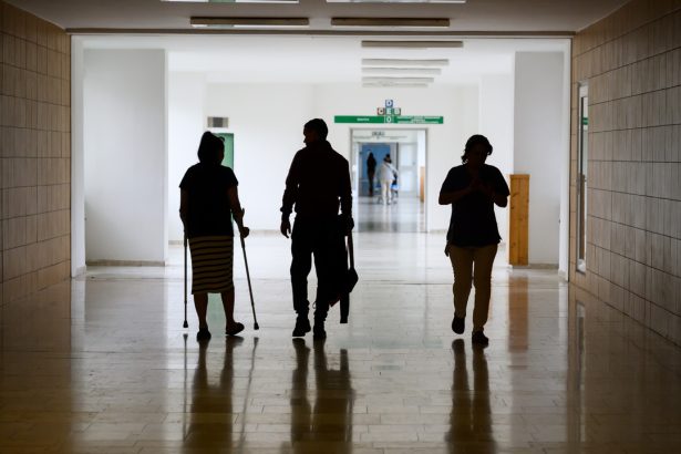 poplatkova divocina v zdravotnictve pokracuje pacienti platia za terminy desiatky eur saso slubuje zmeny