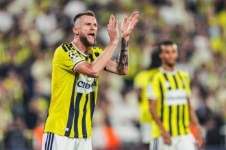 Greif inkasoval gol Skriniar dostal zltu kartu Suboj Slovakov o Ligu majstrov sa nekonal bez vitaza Euroske pohare Futbal Sportweb