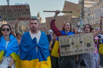 Kyjev opat v uliciach Tisice ludi ziadaju navrat Fedorova Zelenskemu posielaju ostre odkazy Svet Spravy