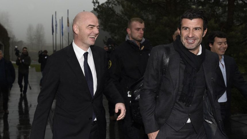 Legendarny Luis Figo zuri Infantino je klamar a podvodnik Pre sefa futbalu ma len tri slova Ostatne Futbal Sportweb