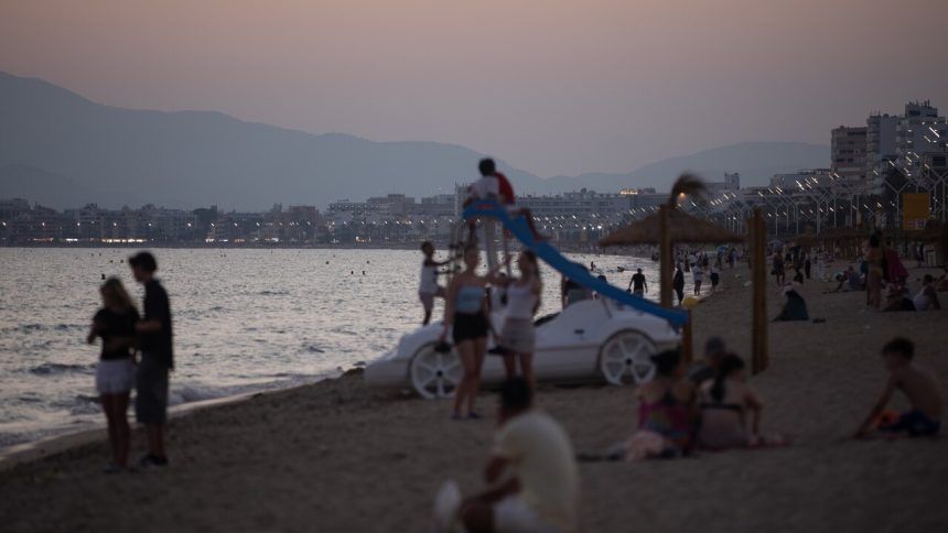 Male telo dva zuby a krvave rany Na plaze oblubeneho ostrova sa vratil nezvycajny fenomem