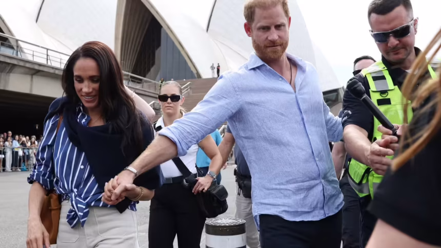 Megxit naopak Harry a Meghan sa po rokoch vracaju do Britanie cakaju ich neprijemne otazky a stare spory