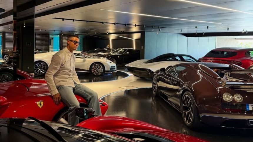 Moje hracky Ferrari Bugatti aj Lamborghini Ronaldo sa pochvalil luxusnou garazou plnou skvostov Ostatne Futbal Sportweb