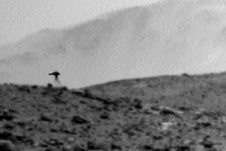 NASA na Marse zachytila cosi co tam par sekund predtym nebolo Internet si lame hlavu nad zahadnou meduzou na tenkych nohach
