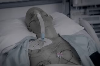 Smrt v salke caju polonium rozralo Litvinenka zvnutra otravou spred takmer 20 rokov mohol schvalit sam Putin