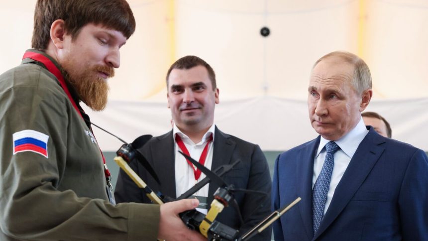 Ukrajinci sa pokusili odstranit mozog Putinovych upirov Zachrania mu zivot po atentate Svet Spravy