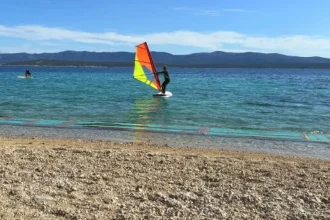Dalmáciu sužujú povodne a požiare, Split zaplavila voda, Brač bojuje s plameňmi
