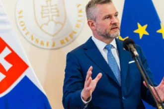 Fico má vo faktoch pravdu, no riskuje bezpečnosť štátu