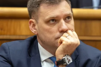 Ficova hra vabank. Danko s Tarabom kopírujú Sulíka s Matovičom. Riešenie existuje