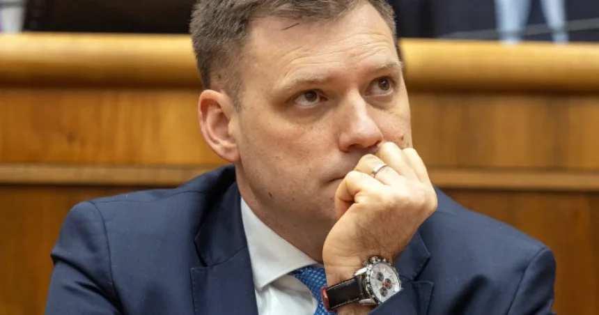 Ficova hra vabank. Danko s Tarabom kopírujú Sulíka s Matovičom. Riešenie existuje