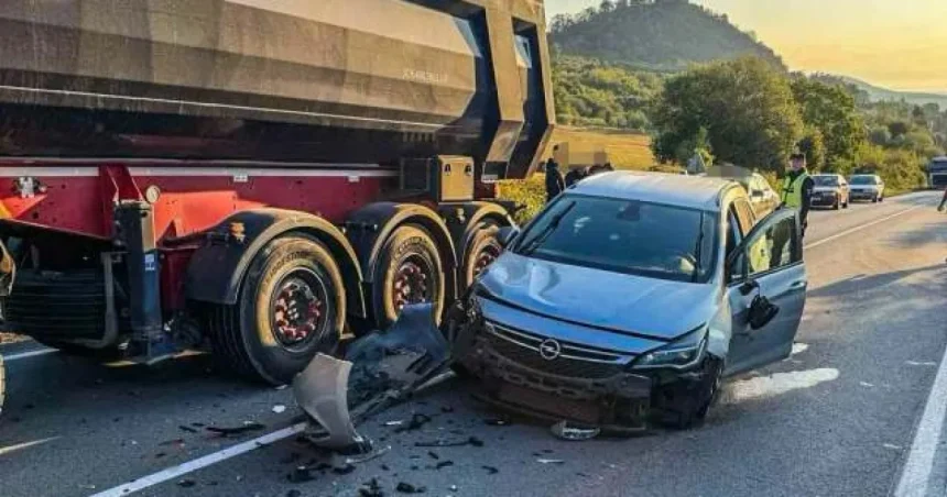 Na Moste Lanfranconi sa zrazilo päť áut, treba rátať so zdržaním