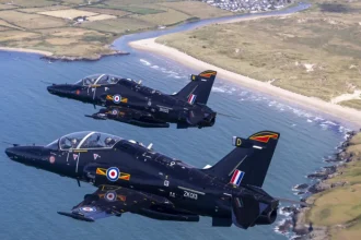 Piloti sa katapultovali pred pádom. Briti po nehode uzemnili flotilu aj Red Arrows