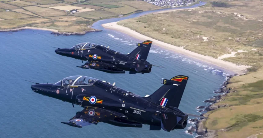 Piloti sa katapultovali pred pádom. Briti po nehode uzemnili flotilu aj Red Arrows