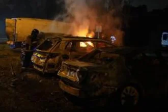 Rusi okupujú ukrajinské mesto, kde zúri hladomor. Ľudia varia burinu a jedia psov