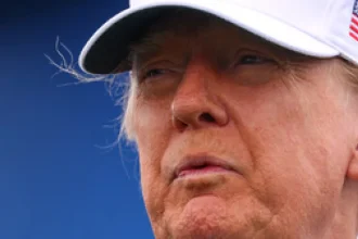 Trump: Útoky na ruské rafinérie bolia celý svet. Tlak na Zelenského môže nahrať Moskve