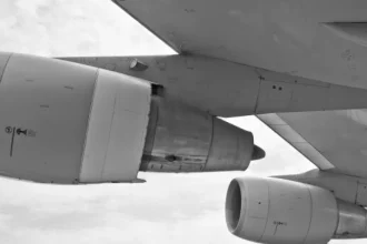 Boeing po prasknutí skla v 11 km zmenil kurz. Hrozí to aj vám?