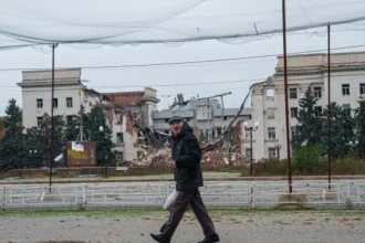Evakuácii v okupovanom ukrajinskom meste bráni Rusko, zaznievajú obvinenia