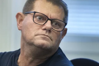 Falošný lekár aplikoval botox stovkám ľudí, diplom z internetu, súd ho poslal do väzenia