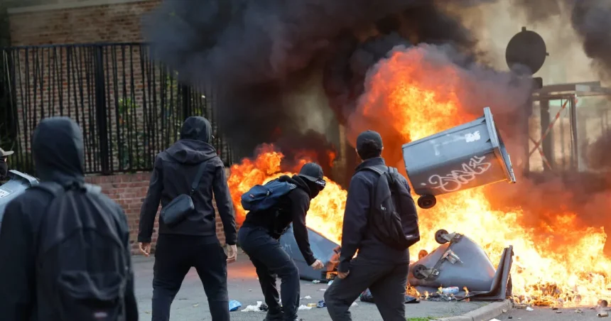 Francúzske školy v plameňoch: študentské protesty, zranený mladík, vláda v napätí