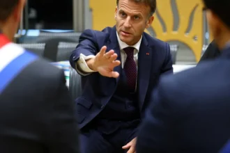 Francúzsko čaká búrlivý víkend: 70-tisíc policajtov do ulíc, v Lyone slzotvorný plyn