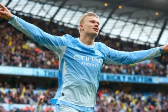 Hororový zrážka v Anglicku: brankár Chelsea skončil na nosidlách s maskou