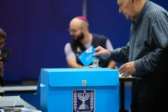 Izraelčania prvýkrát od útoku Hamasu volia parlament