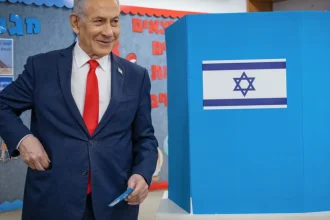 Izraelské voľby: Likud vedie v mandátoch, opozičné bloky však majú prevahu