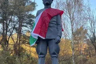 Konevova socha v Údolí smrti čelila útoku, objavil sa nápis „vrah“