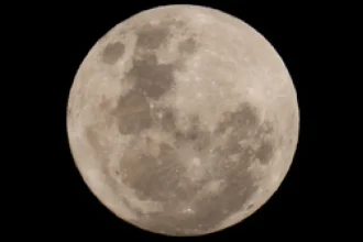 Kozmický náraz roztavil Zem a za päť hodín sa zjavil Mesiac