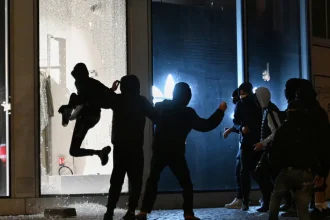 Kradnuté kabelky z protestov predávajú na Vinted