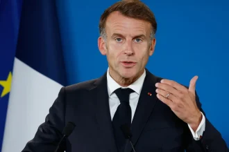 Macron: Za násilnými nepokojmi stáli ultraľavicové skupiny, pokúsili sa zvrhnúť republiku
