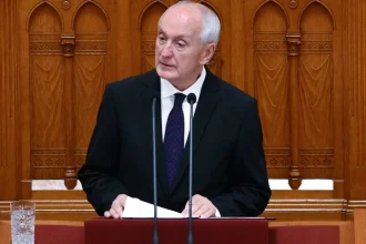 Maďarsko zažíva nekrvavú revolúciu, prezident ohlásil zmeny a čistky