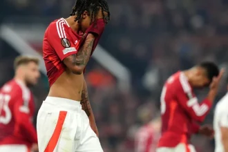 Manchester sa stále topí v problémoch. United utrpeli doma ďalšiu potupnú prehru